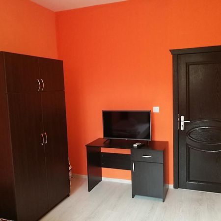 Guest House Karaulanov Elhovo  Екстер'єр фото