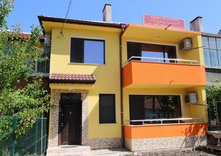 Guest House Karaulanov Elhovo  Екстер'єр фото