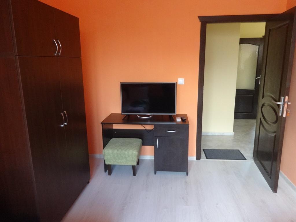 Guest House Karaulanov Elhovo  Екстер'єр фото