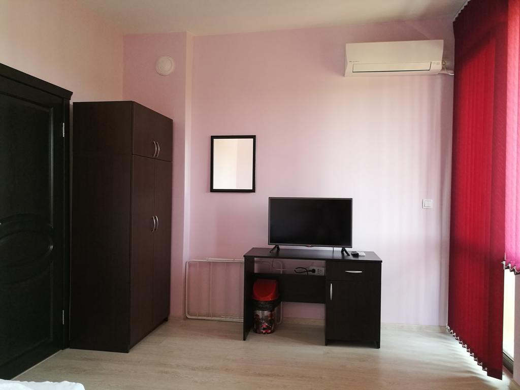 Guest House Karaulanov Elhovo  Екстер'єр фото