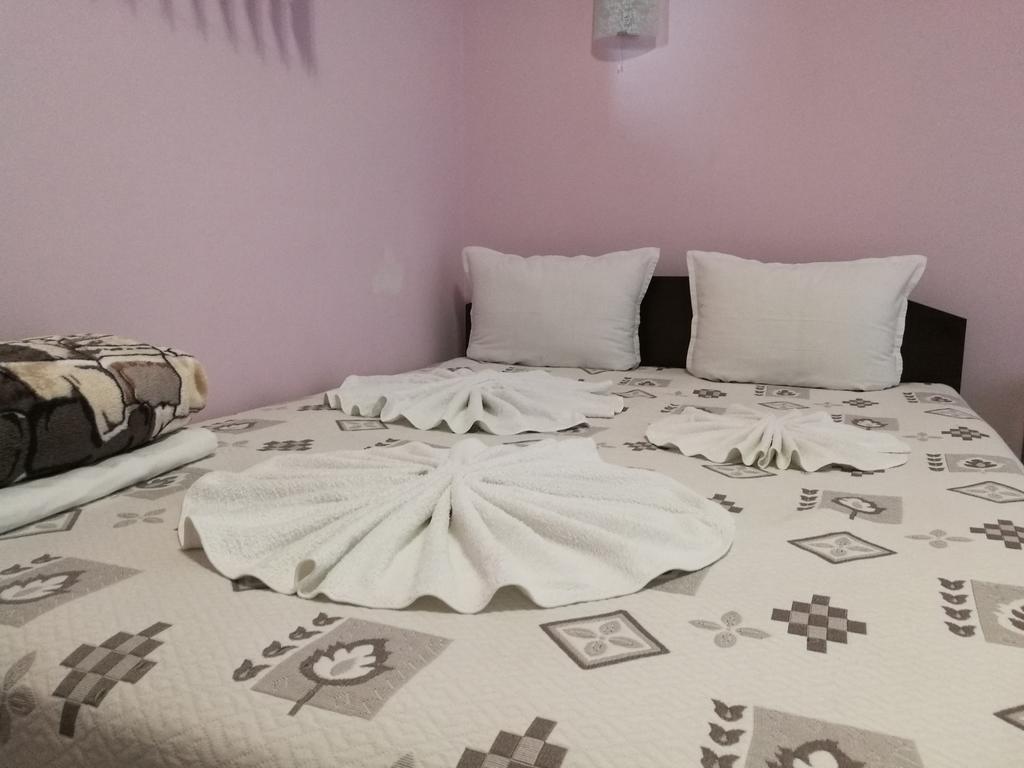 Guest House Karaulanov Elhovo  Екстер'єр фото