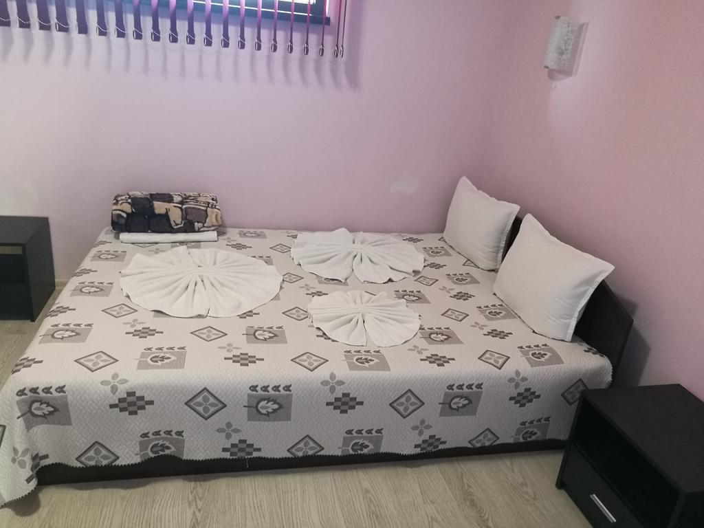 Guest House Karaulanov Elhovo  Екстер'єр фото