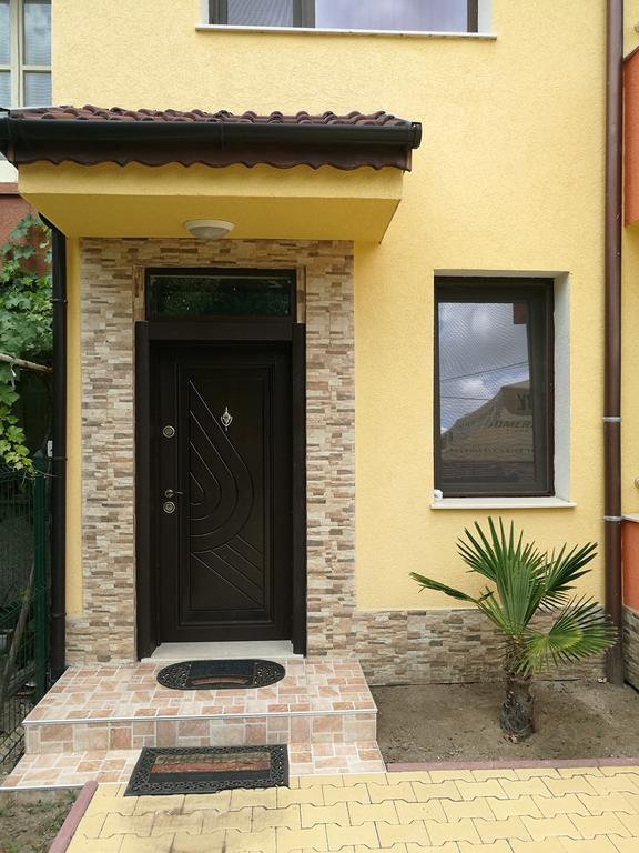 Guest House Karaulanov Elhovo  Екстер'єр фото