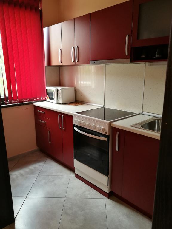Guest House Karaulanov Elhovo  Екстер'єр фото